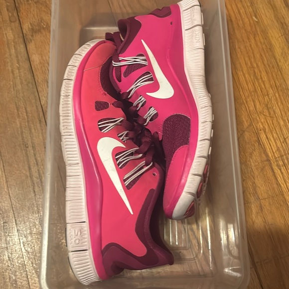 Nike Shoes - Nike Free 5.0